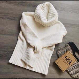 WHMB Sexy Soft Cozy Chunky Thick White Turtleneck